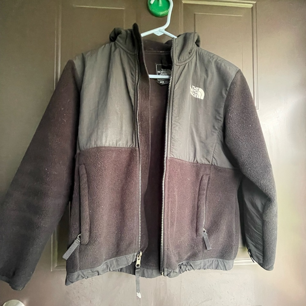 Black North Face jacket size S gently used